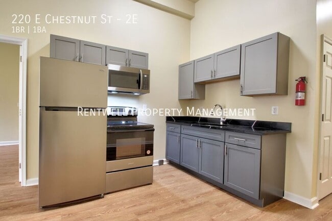 Building Photo - 220 E Chestnut St Unit 2E