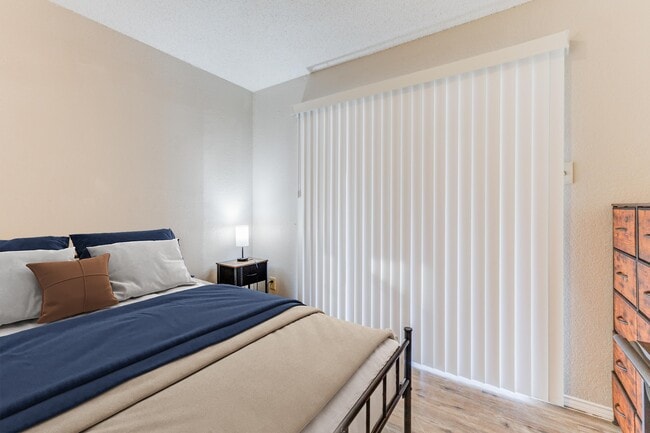 Photo - 7614 Swiss Way