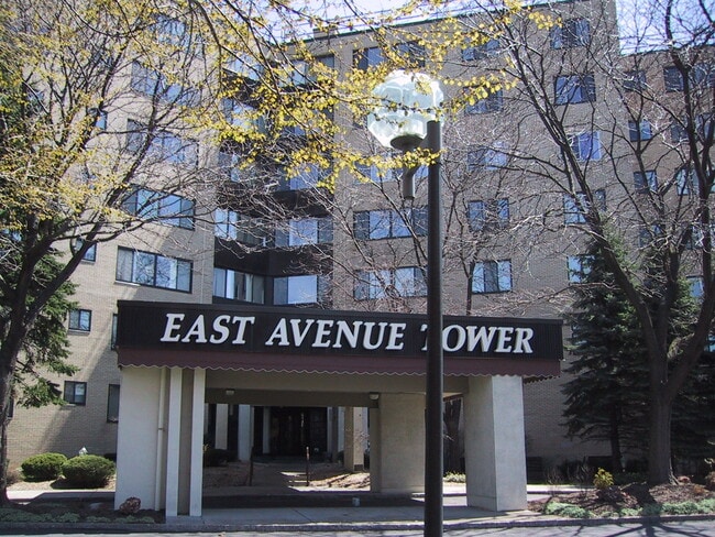 Building Photo - 2505 East Ave Unit 408 Rental