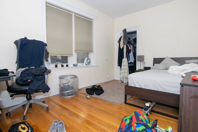 Photo - WOW! MASSIVE 6 BED/3 BATH NEAR B.U.