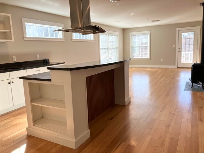 Building Photo - 26 N Main St Unit 7