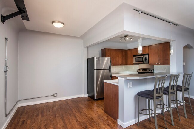 Photo - 636 N Washington St