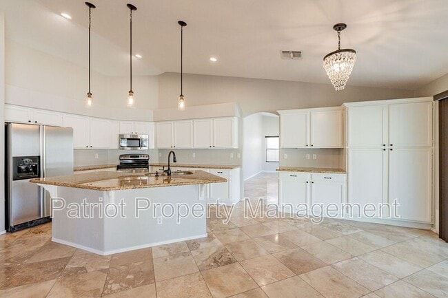 Building Photo - 4704 E Villa Maria Dr