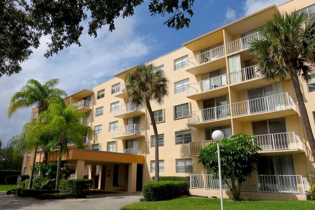 Photo - 470 Executive Center Dr Unit 2k