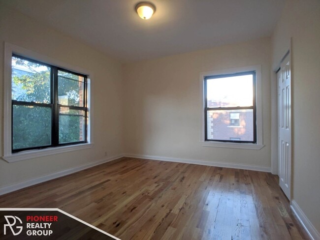 Building Photo - 822 W Waveland Ave Unit 1 Rental