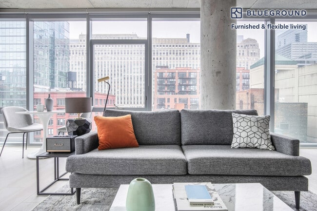 Photo - 311 W Illinois St Unidad FL6-ID150