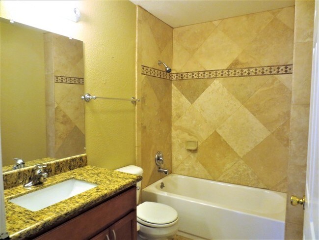 Photo - 962 S Mollison Ave Unidad 3