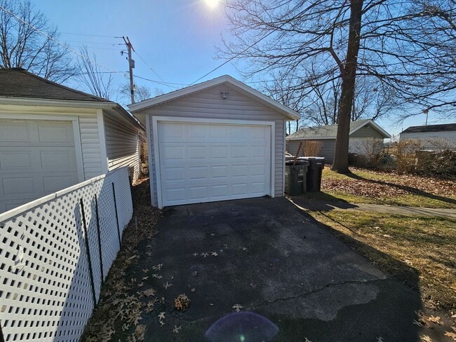 Photo - 2 bed, 1 bath. Hardwood floors.