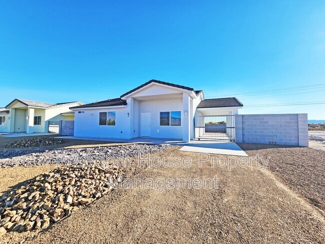 Building Photo - 831 Valiant Ave