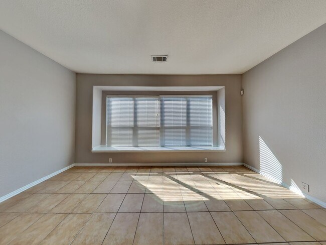 Photo - Captivating home in Crescent Springs Ranch!