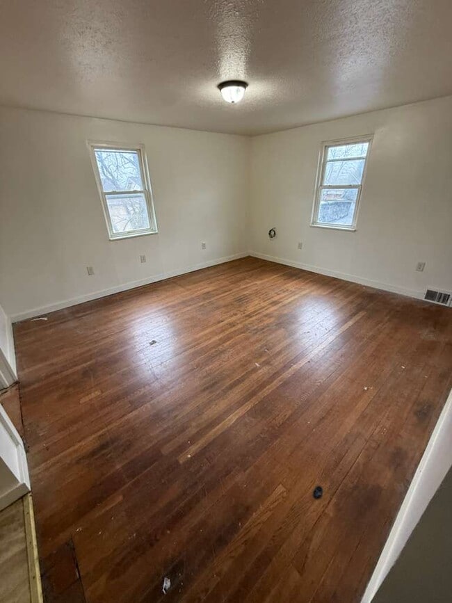 Building Photo - 2314 Broadway Ave Unit 2