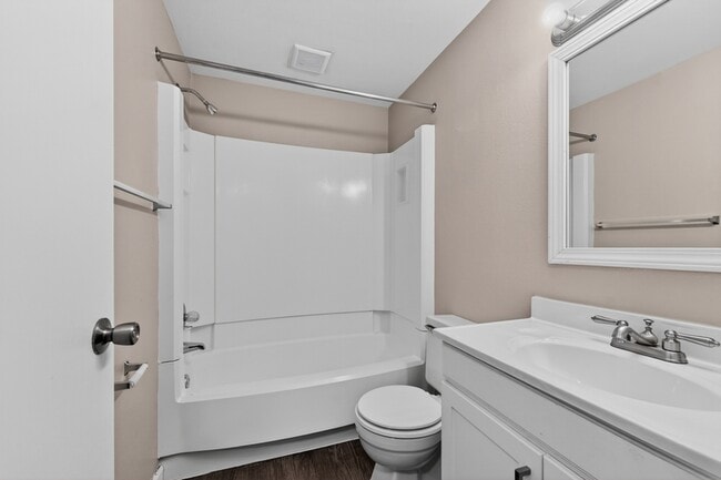 Photo - 5926 Walnut Cir Dr