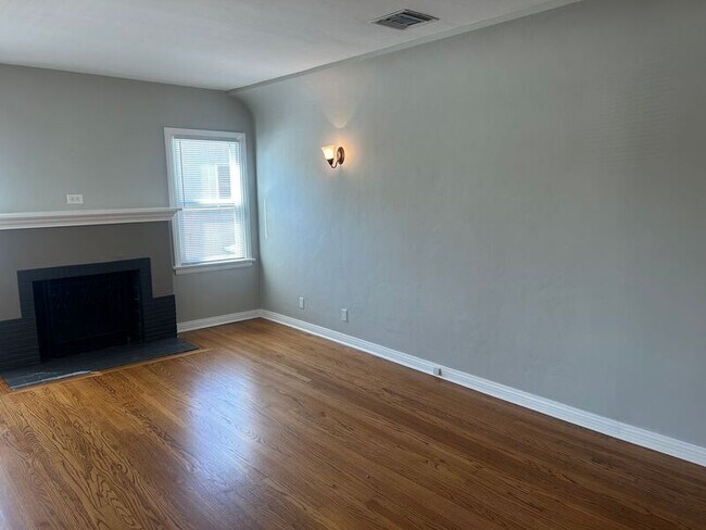 Photo - 825 N Frederic St