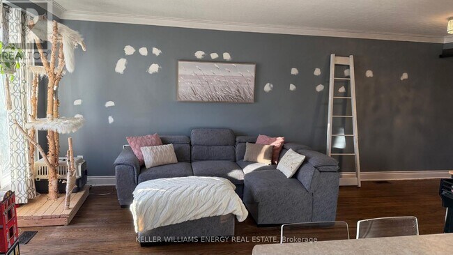 Photo - 195 Waverly St S