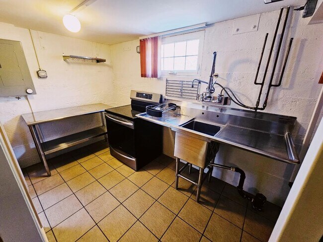 Photo - 1706 - Warninghoff Unit 3 (Basement)