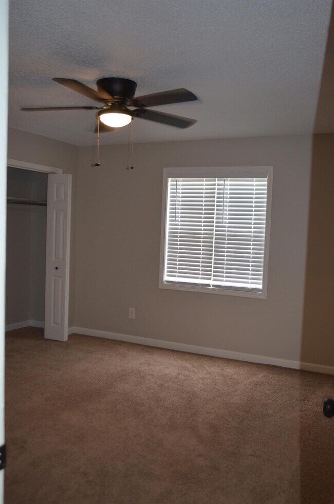 Photo - 145 Viking Dr