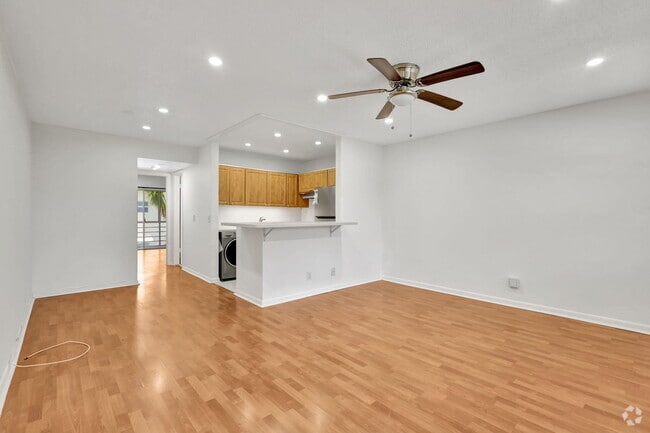 Building Photo - 181 Canterbury H Rental