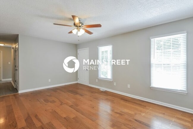 Photo - 3 Bedroom Pet-Friendly Home in Knightdale, NC with Main Street Renewal
