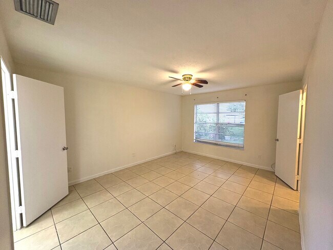 521 NE 24th Pl Unit 0