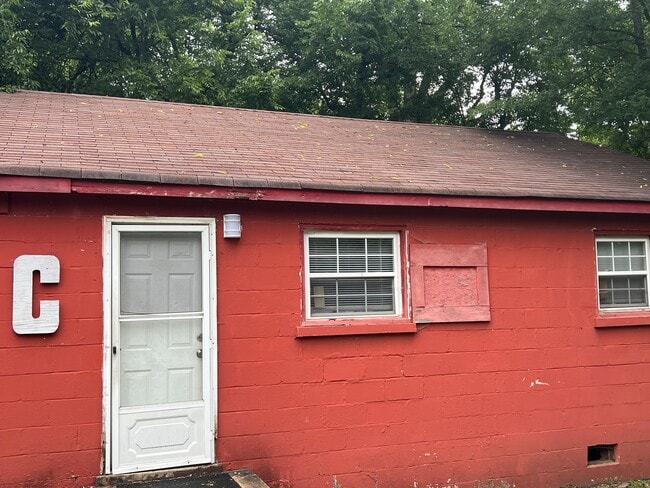 Building Photo - 812 31st Ave N Unit C