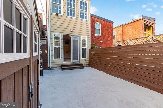 Photo - 19 R St NW