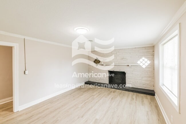 Photo - 2403 2nd St E