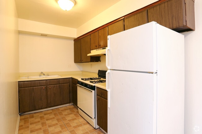 1BR, 1BA - Kitchen - St. Charles Place Apartments