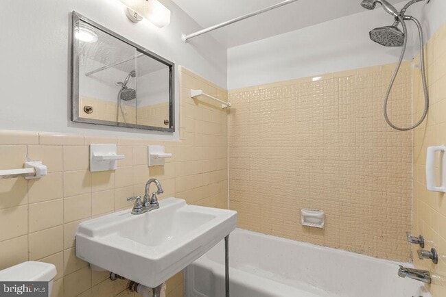 Photo - 10201 Grosvenor Pl Unit 716