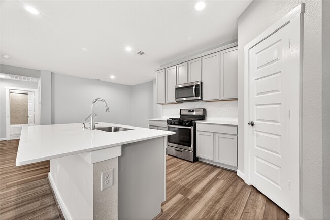 Photo - 3919 Sparkman Ln