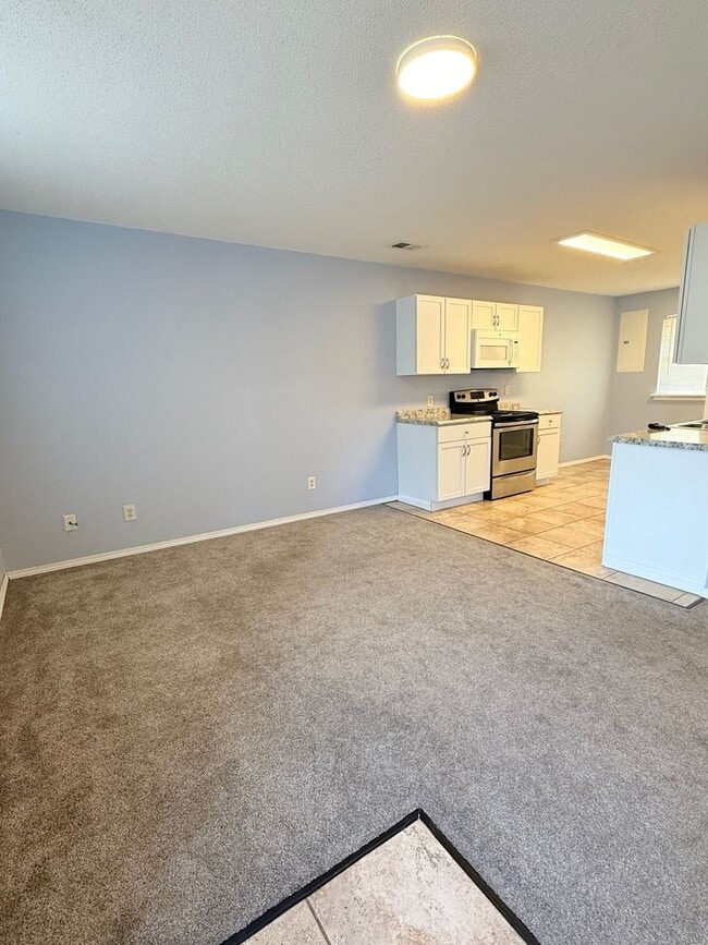 Photo - 2 Bedroom Duplex Near City Park – Alley Access & Off-Street Parking