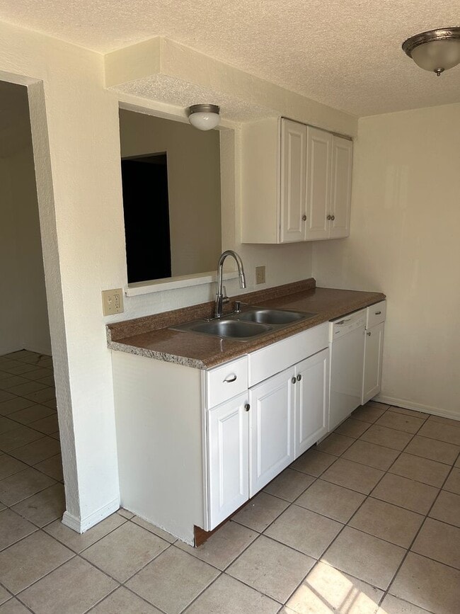 Photo - 3 Bed/1 Bath Near Tinker AFB!