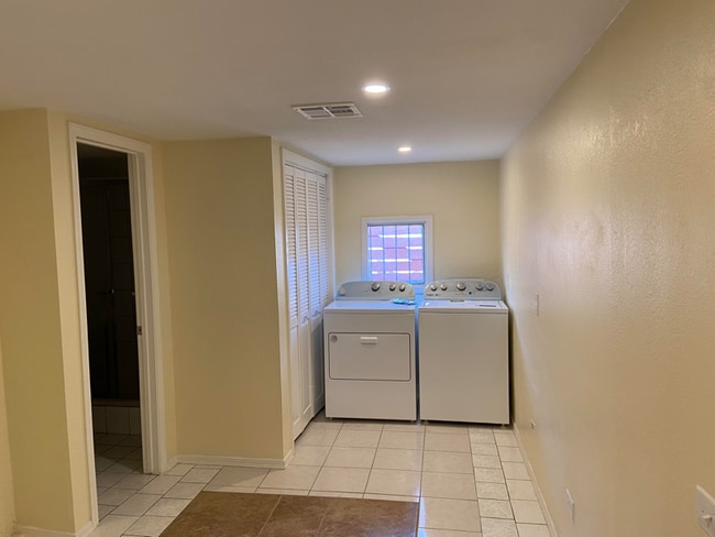 Photo - 2221 Gold Ave Unit A