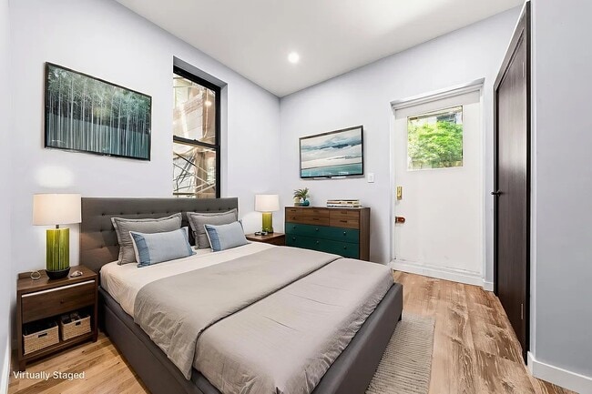 Building Photo - 453 W 48th St Rental