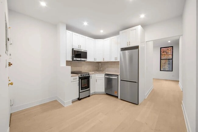 Photo - 51 W 8th St Unit 4