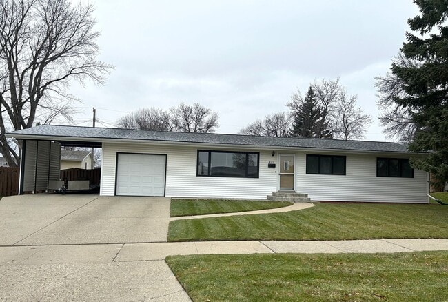 3 Bedroom, 1.5 Bathroom House - 3 Bedroom, 1.5 Bathroom House