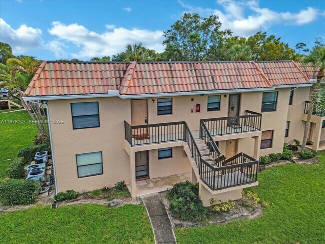 Building Photo - 6832 Palmetto Cir S Unit 201