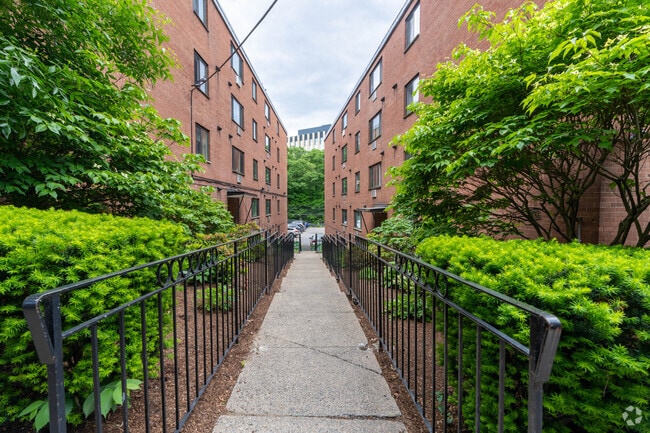 197-205 Kent Street se encuentra en Brookline. - 197-205 Kent St