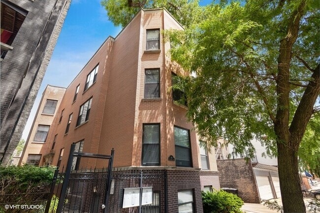 Building Photo - 814 W Aldine Ave Unit 1N Rental