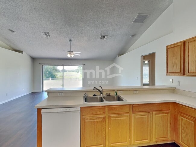 Photo - 1037 Sandhill St
