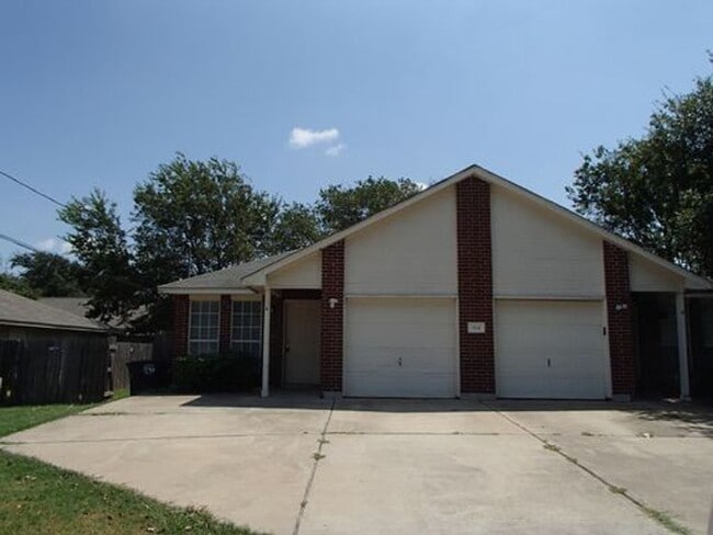 Building Photo - 1004 Unit A