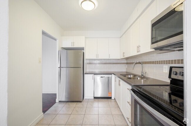 2BR, 1BA - 954SF - Kitchen - 19 Rosemount Drive