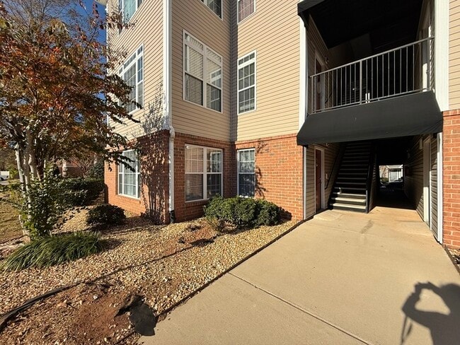 Building Photo - Adorable 1 Bed 1.5 Bath Condo in Brier Creek! 1st Floor! Sun Room! New Appliances! Unit 100
