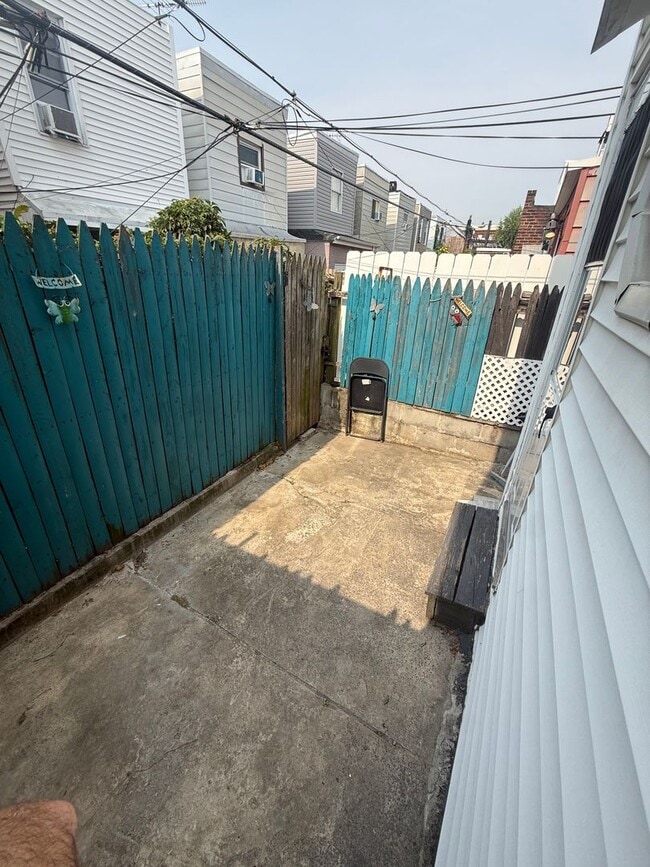 Photo - 824 Winton St
