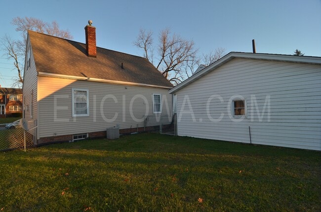 Photo - 1229 Oakland Rd NE