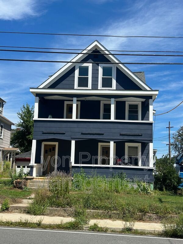 Building Photo - 70 Maple St Unit 3 Rental