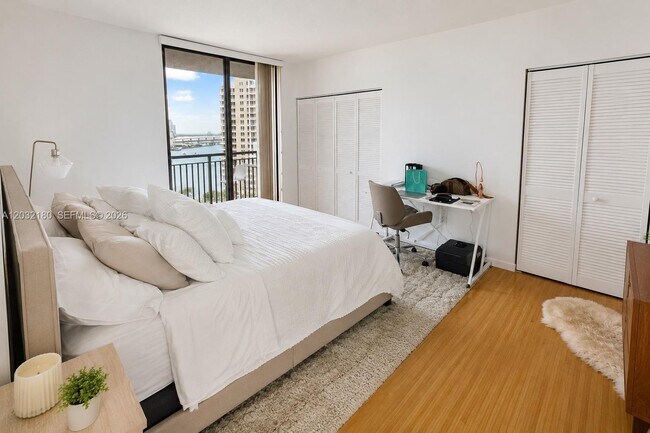 Photo - 540 Brickell Key Dr Unit 1802