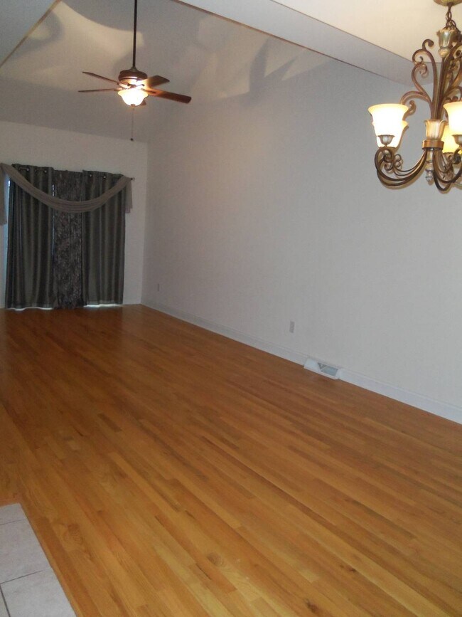 Photo - 2029 Rosedale Way