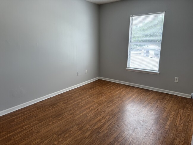 Photo - 458 Sherwood Oaks Dr