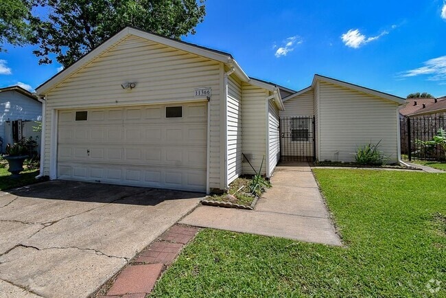 Building Photo - 11366 Oakcenter Dr Rental