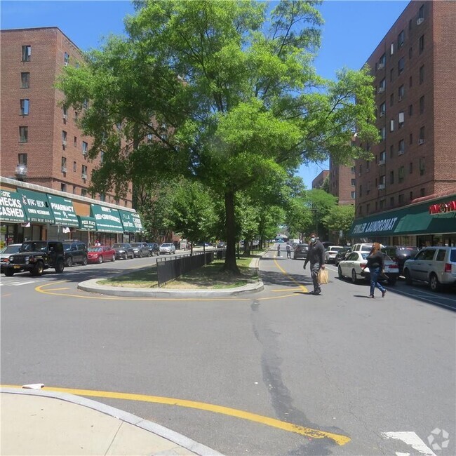 Building Photo - 1651 Metropolitan Ave Unit 2A Rental